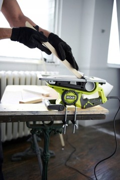 ЭЛЕКТРИЧЕСКАЯ ЛЕНТОЧНО-ШЛИФОВАЛЬНАЯ МАШИНА RYOBI EBS800V 800 Вт + 3 ШЛИФОВАЛЬНЫЕ ЛЕНТЫ.