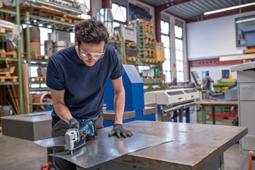 НОЖНИЦЫ ДЛЯ ЛИСТА GSC 18V-16 E BOSCH 2x5.0Ah