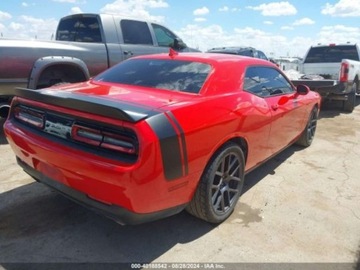 Dodge Challenger III 2016 Dodge Challenger Scat Pack 2016 6.4l 6.4 Benzyna 485KM, zdjęcie 2