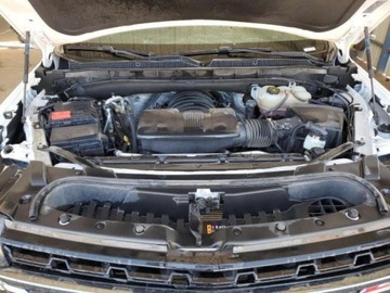 Chevrolet Suburban GMT900 2022 Chevrolet Suburban 2022, 5.3L, 4x4, K1500 Z71, po gradobiciu 5.3 Benzyna, zdjęcie 11