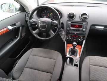 Audi A3 8P Hatchback 3d 1.6 TDI 105KM 2011 Audi A3 1.6 TDI, Klima, Klimatronic, Tempomat, zdjęcie 6