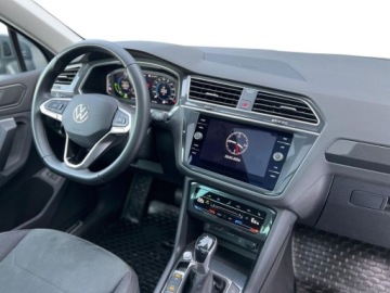 Volkswagen Tiguan II SUV Plug-in 1.4 TSI e-HYBRID 245KM 2022 Volkswagen Tiguan Tiguan 1.4 TSI Plug In DSG Highline LED Matrix Hak AsoFV, zdjęcie 13
