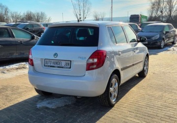 Skoda Fabia II Hatchback 1.2 i HTP 12V 70KM 2008 Skoda Fabia 1,2 Ben Klima 1.2 Benzyna 70KM, zdjęcie 2