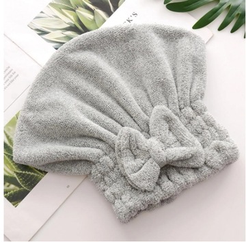 Быстросохнущее полотенце-тюрбан для сушки волос из впитывающей микрофибры.