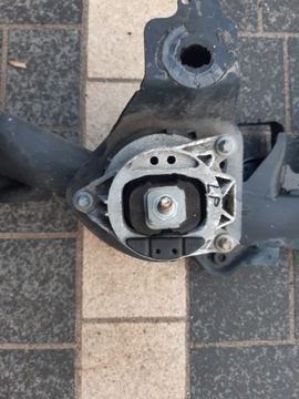BMW F20 F30 F32 ULOŽENÍ MOTORU LEVÝ 6856405
