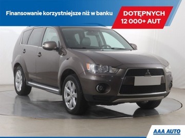 Mitsubishi Outlander II 2.2 MIVEC DID 177KM 2011 Mitsubishi Outlander 2.2 DI-D, Salon Polska