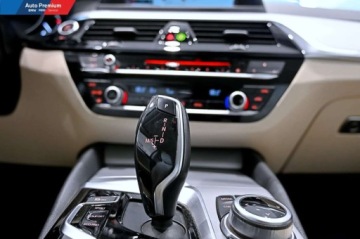 BMW Seria 5 G30-G31 Limuzyna 520d 190KM 2017 BMW Seria 5 520dLED Fog LightsActive GuardPark Distance ControlDywaniki, zdjęcie 12