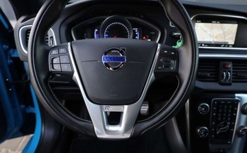 Volvo V40 II Cross Country 2.0 T3 DRIVE-E 152KM 2016 Volvo V40 Volvo V40 T3 RDesign 2.0 Benzyna 152KM, zdjęcie 10