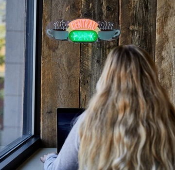 LAMPKA FRIENDS CENTRAL PERK PRZYJACIELE NEON LIGHT LAMPA 100% ORYGINALNA