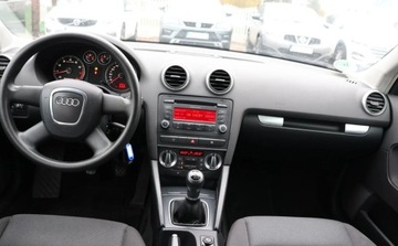 Audi A3 8P Hatchback 3d 1.4 TFSI 125KM 2008 Audi A3 Czujniki parkowania , Klimatyzacja, Al..., zdjęcie 4