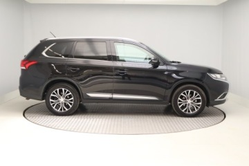 Mitsubishi Outlander III 2016 Mitsubishi Outlander 2.2 DI-D, 7 miejsc, VAT 23%, zdjęcie 5