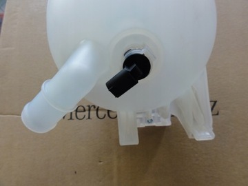 РАСШИРИТЕЛЬНЫЙ БАК ОХЛАЖДАЮЩЕЙ ЖИДКОСТИ MERCEDES SPRINTER В КОМПЛЕКТЕ