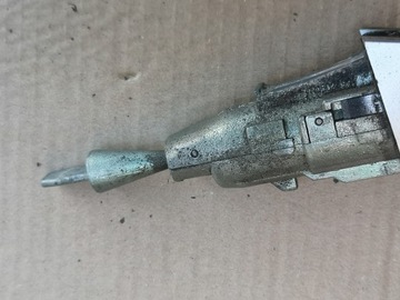 ВСТАВКА ДВЕРНОГО ЗАМКА VW EOS ПРАВАЯ 1Q0837168A