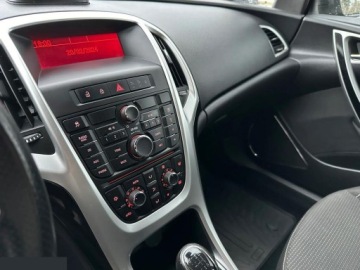 Opel Astra J Hatchback 5d 1.4 Turbo ECOTEC 140KM 2011 Opel Astra 1.4 Turbo Active 140KM 2011r, zdjęcie 16