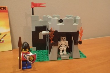 LEGO CASTLE 6036 Skeleton Surprise