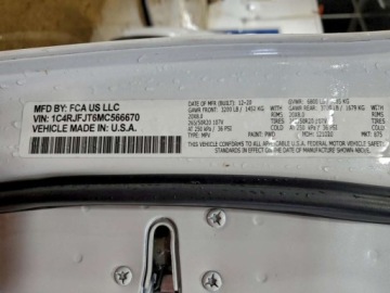 Jeep Grand Cherokee IV 2021 Jeep Grand Cherokee Summit 2021 5.7 Benzyna 360KM, zdjęcie 13