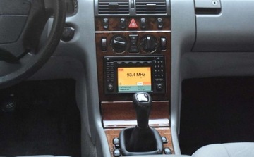 Mercedes Klasa E W210 Sedan 2.3 150KM 1996 Mercedes-Benz Klasa E Mercedes-Benz Klasa E 230 Classic 2.3 Benzyna 150KM, zdjęcie 12