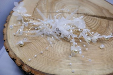 свадебное украшение заколка для волос из жемчуга и тюля с цветами