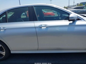 Mercedes Klasa E W213 2019 Mercedes-Benz Klasa E 2019 MERCEDES-BENZ E 300 2.0 Benzyna 241KM, zdjęcie 7