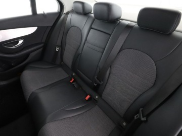 Mercedes Klasa C W205 Limuzyna 180 156KM 2018 Mercedes C 180 automat półskóra klima auto, zdjęcie 16