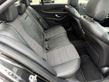 Mercedes Klasa E W213 Limuzyna Facelifting 2.9 E400d 330KM 2021 Mercedes E 400 3,0 Diesel*AMG-Line*, zdjęcie 29