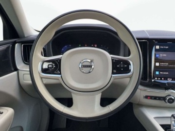 Volvo XC60 II 2022 Volvo XC 60 Plus Dark B5 AWD (250 14 KM) AUT ACC Blis CTA Harman Kamera F, zdjęcie 17