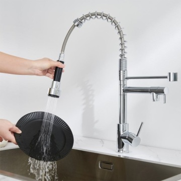 Кухонная батарея раковина 360 ° Ротационный кран с 2 наводнениями и 3 розетками