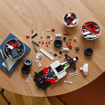 LEGO Icons McLaren MP4/4 и Айртон Сенна 10330