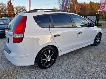 Hyundai i30 I CW Facelifting 1.4 DOHC 109KM 2011 Hyundai i30 Jak nowy 180 tys km z Niemiec pierwszy wlasciciel 1.4 benzyna, zdjęcie 9