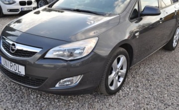 Opel Astra J Sports Tourer 1.4 Turbo ECOTEC 140KM 2012 Opel Astra 1.4 150 JAHRE Benzyna Tempomat Cz. parkowania Klimatyzacja 1.4, zdjęcie 33