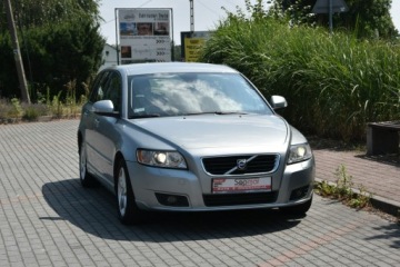 Volvo V50 2.0 TD 136KM 2010 Volvo V50 2.0D 136KM 2010r. TEMPOMAT