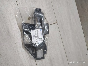 9605. PEUGEOT 107 VÝZTUHA NÁRAZNÍK PŘEDNÍ 1607989980