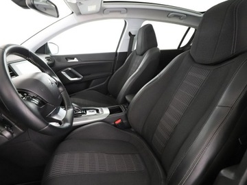 Peugeot 308 II Hatchback Facelifting 1.2 PureTech 130KM 2019 Peugeot 308 Allure automat panorama navi PDC, zdjęcie 12