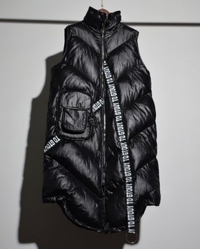 Теплый стеганый пуховый жилет с надписями 38 М