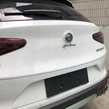 7 частей эмблемы автомобиля Alfa Romeo.