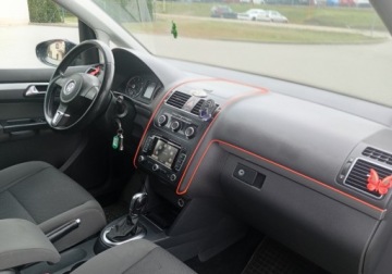 Volkswagen Touran II 1.6 TDI 105KM 2011 Volkswagen Touran Zarejestrowany - ubezpieczony - automat - 1,6 - 105 1.6, zdjęcie 13
