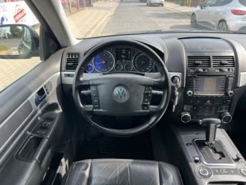 Volkswagen Touareg I 3.0 TDI 225KM 2006 Volkswagen Touareg V6 4X4 AUTOMAT SKORY PARKTRONIC NAWIGACJA SOLARDACH EL., zdjęcie 8