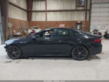 Jaguar XF II 2022 Jaguar XF R-Dynamic SE P300 2022 2.0l 2.0 Benzyna 296KM, zdjęcie 2