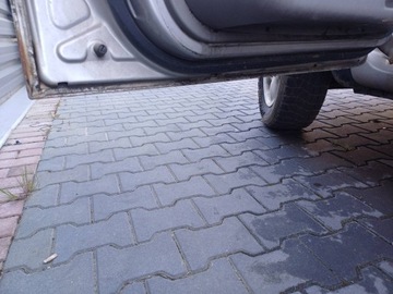 DVEŘE KOMPLETNÍ LEVÝ PŘEDNÍ LAND FREELANDER I 642