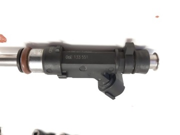 AUDI A6 C6 2.4 V6 VSTŘIKOVACÍ TRYSKA PALIVA 06E133551