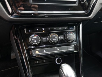 Volkswagen Touran III 1.4 TSI 150KM 2017 VOLKSWAGEN Touran 1.4 TSI Highline DSG 7os. 150KM 2017, zdjęcie 17