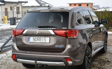 Mitsubishi Outlander III 2017 Mitsubishi Outlander Mitsubishi Outlander 2.0 4WD Top 2.0 Hybryda Plug-in, zdjęcie 4