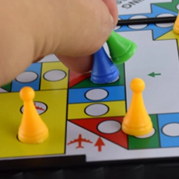 Магнитная складная игра Людо