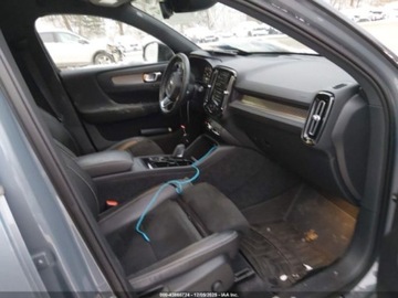 Volvo XC40 2021 Volvo XC 40 T5 R-Design 2021 2.0 Benzyna 248KM, zdjęcie 9