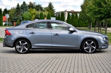Volvo S60 II Sedan Facelifting 2.0 D3 DRIVE-E 150KM 2015 Volvo S60 R-Desing Bi Xenon Ledy Digital City, zdjęcie 6