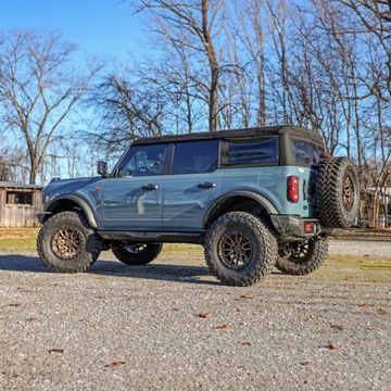 Progi boczne stopnie stal przykręcane Ford New Bronco 21+ model 4-drzwiowy