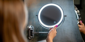Настенное зеркало для макияжа со светодиодной подсветкой