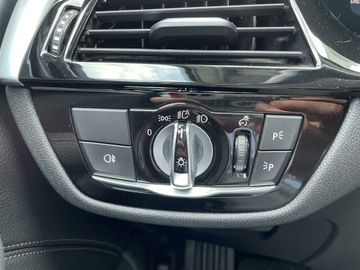 BMW Seria 5 G30-G31 Touring Facelifting 3.0 530d 286KM 2021 BMW 530 BMW 530d xdrive 286KM, zdjęcie 17