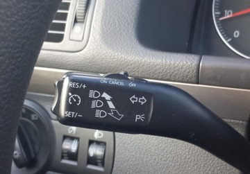 Volkswagen Touran I 1.6 102KM 2009 Volkswagen Touran 1,6 MPI 102kM Klimatronik,Tempomat,7 miejsc 1.6 Benzyna, zdjęcie 12