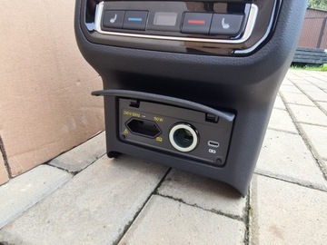 VW ARTEON R FL 2021R R-LINE TUNEL CENTRÁLNÍ OPRAVA HNÍZDO 230V PANEL KLIMA